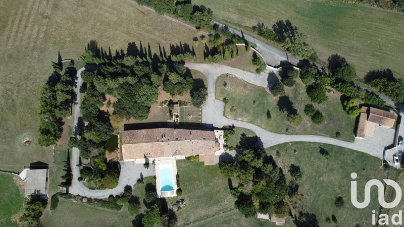 Maison - 660 m² - 16 pièces