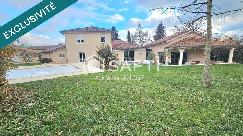 Maison - 236 m² - 8 pièces