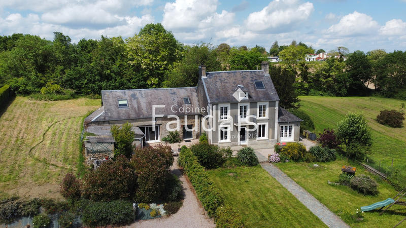 Maison - 182 m² - 9 pièces