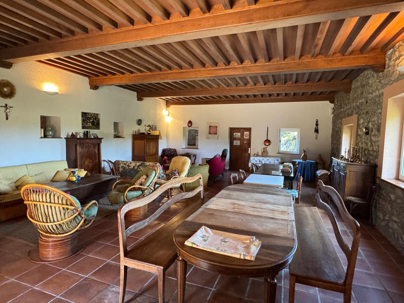 Propriété - 255 m² - 8 pièces