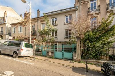 Maison - 226 m² - 10 pièces