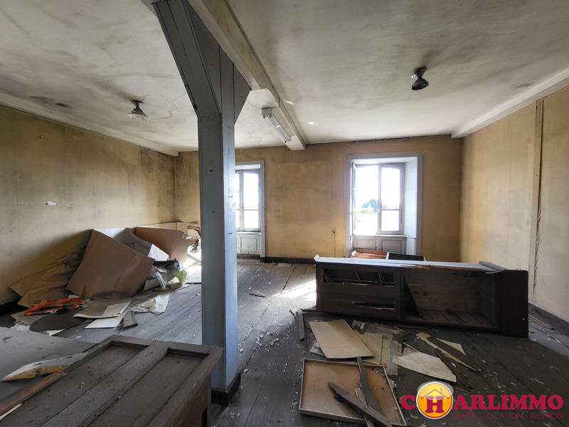 Entrepôt - 1 947 m² - 16 pièces