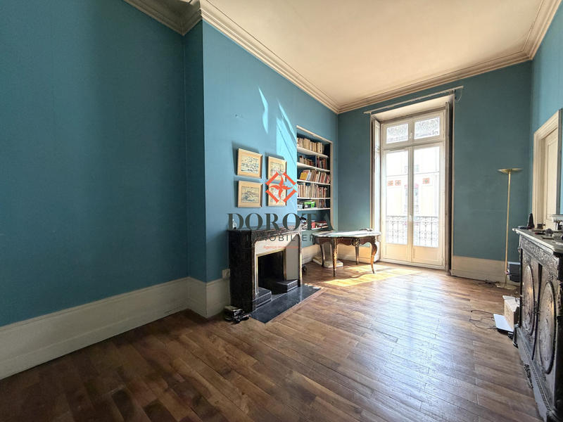 Appartement - 200 m² - 6 pièces