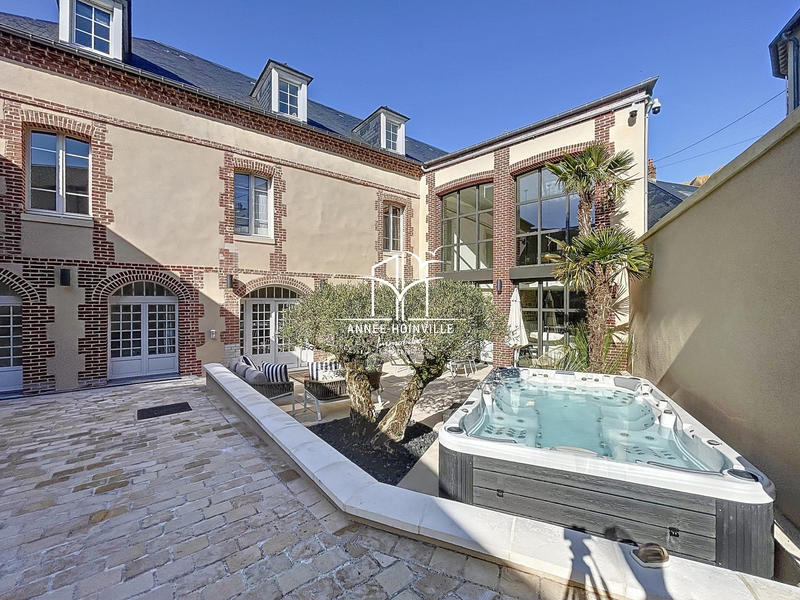 Villa - 330 m² - 9 pièces