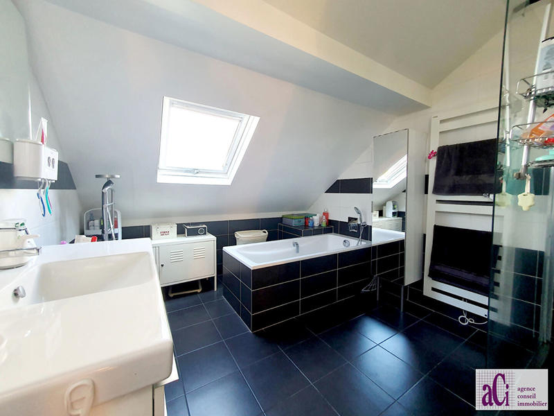 Maison - 140 m² - 5 pièces