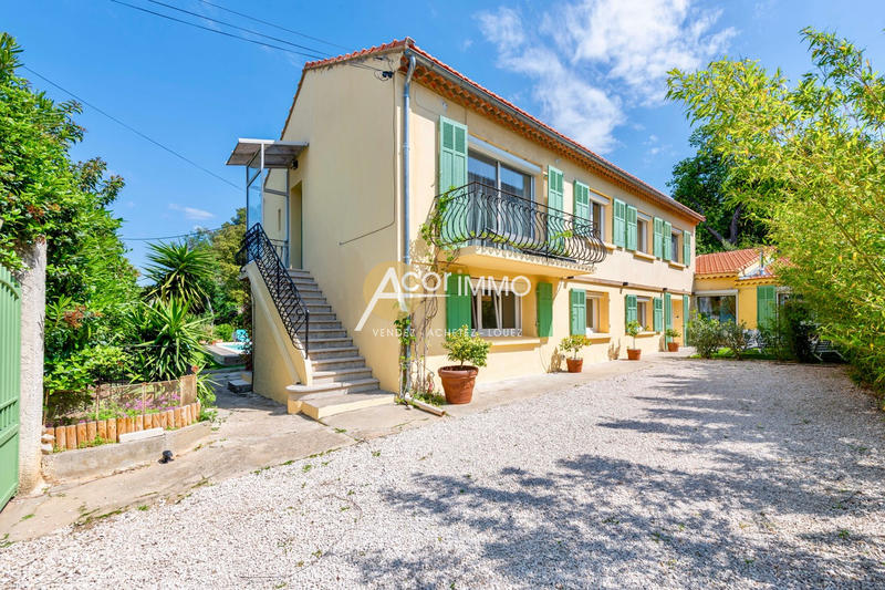 Maison - 230 m² - 9 pièces