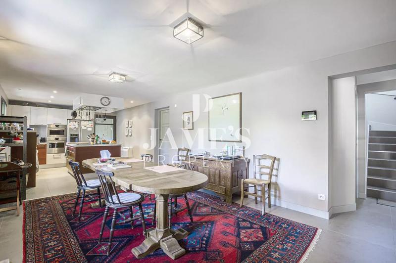 Maison - 187 m² - 6 pièces