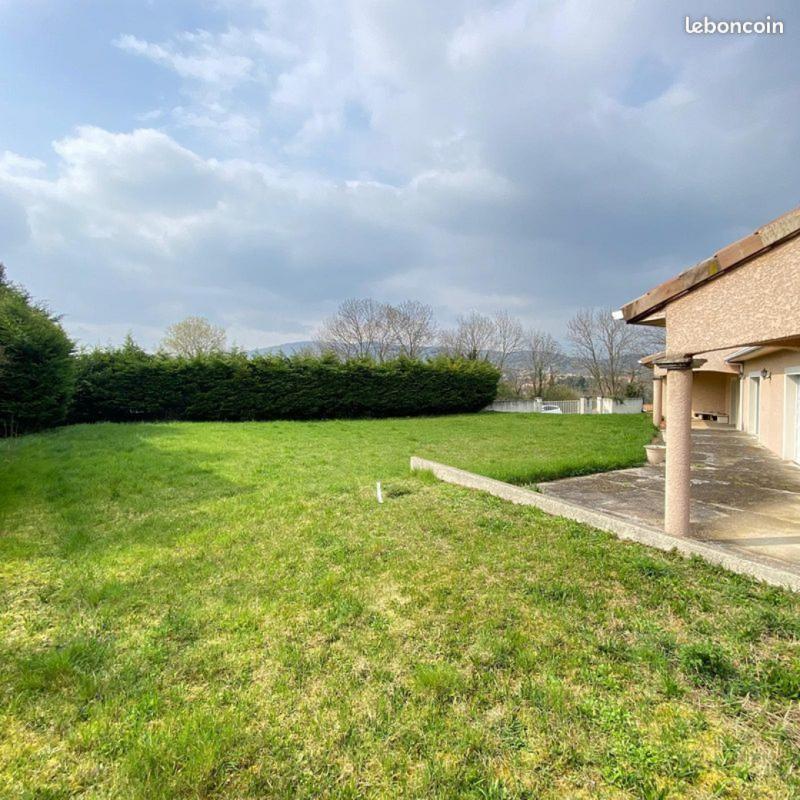 Pavillon - 235 m² - 7 pièces