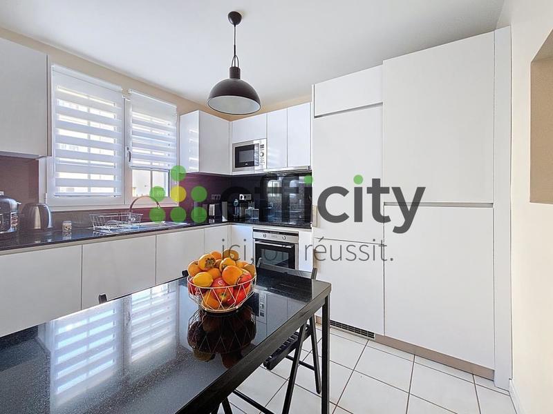 Maison - 94 m² - 5 pièces