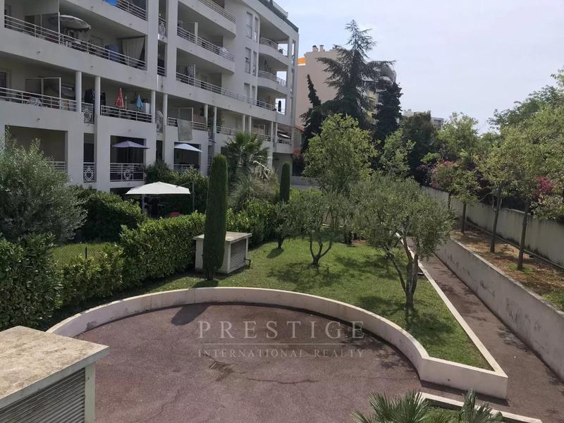 Local commercial - 19 m² - 2 pièces