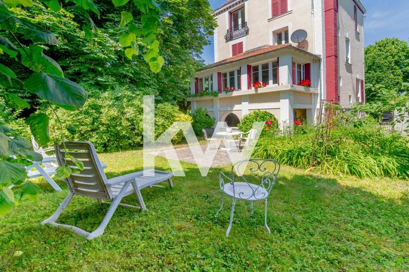 Maison - 256 m² - 9 pièces