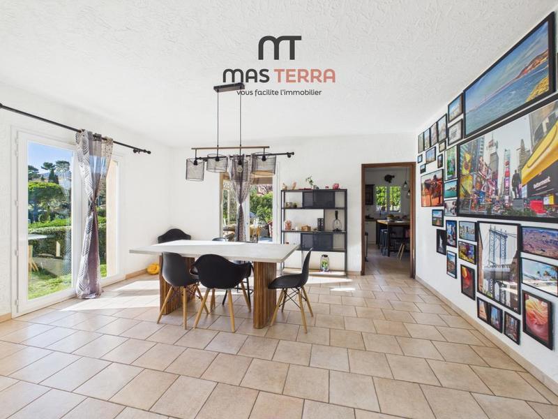 Villa - 223 m² - 9 pièces