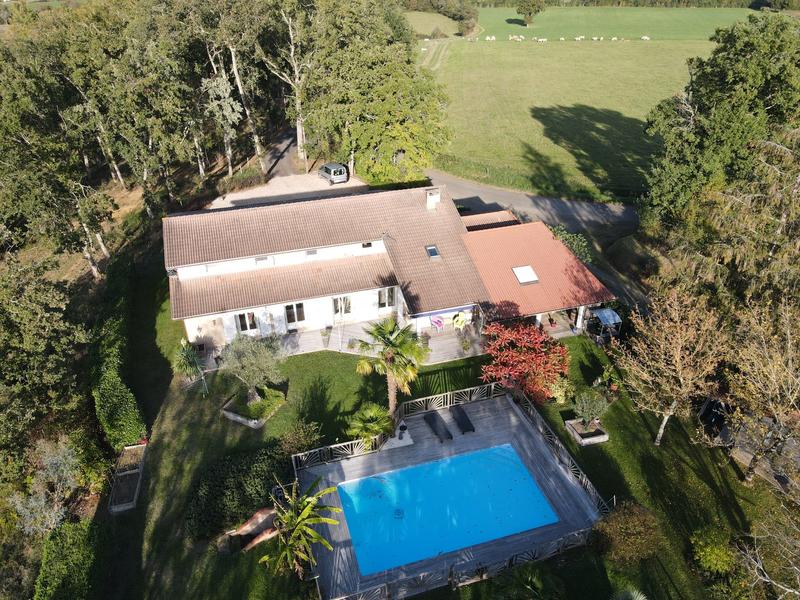 Maison - 274 m² - 8 pièces