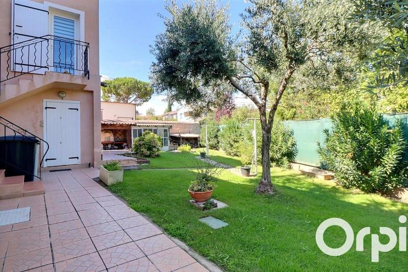 Maison - 238 m² - 7 pièces