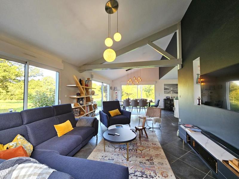 Maison - 207 m² - 8 pièces