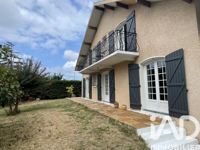 Maison - 216 m² - 8 pièces