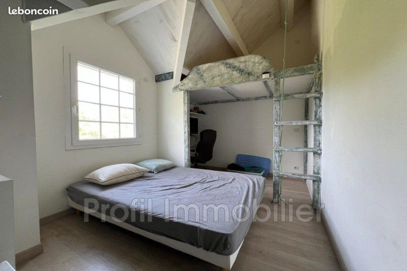 Maison - 235 m² - 8 pièces