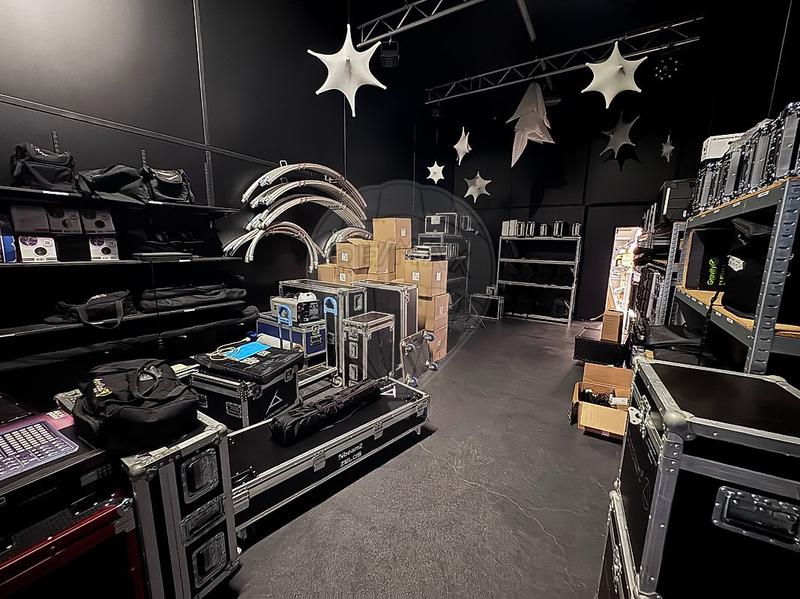 Local commercial - 1 241 m² - 6 pièces