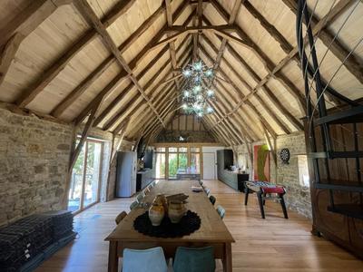 Propriété - 285 m² - 7 pièces