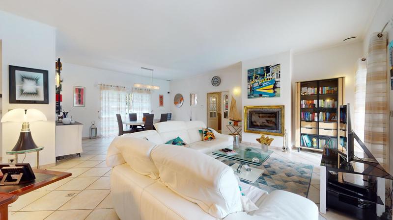 Maison - 205 m² - 7 pièces