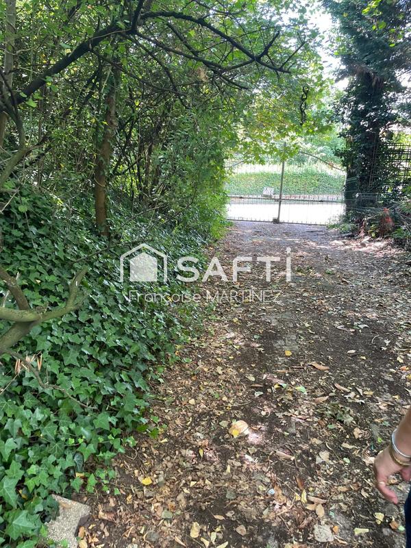 Maison - 250 m² - 8 pièces