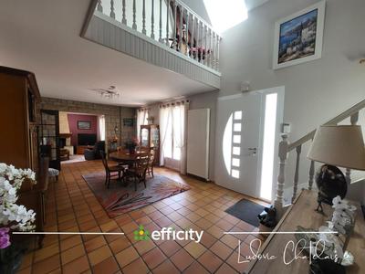 Maison - 210 m² - 9 pièces