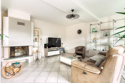 Maison - 210 m² - 6 pièces