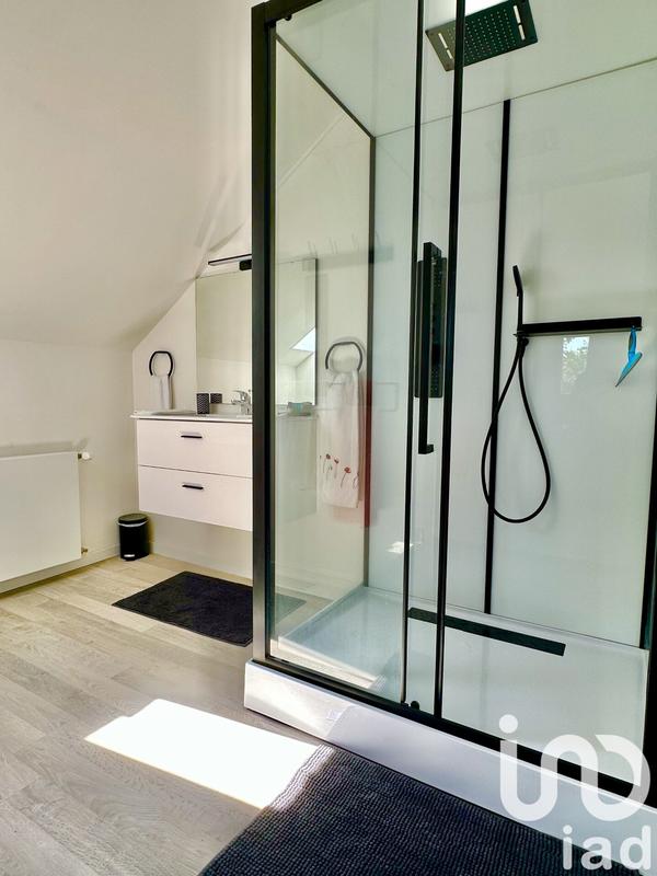 Maison - 202 m² - 9 pièces