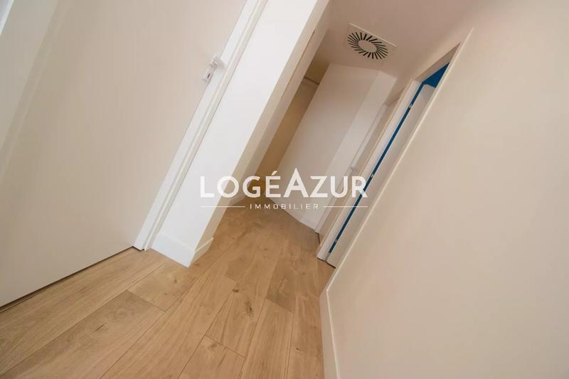 Local commercial - 228 m² - 6 pièces