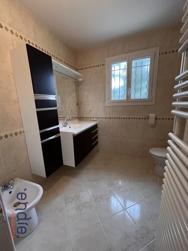 Maison - 240 m² - 10 pièces