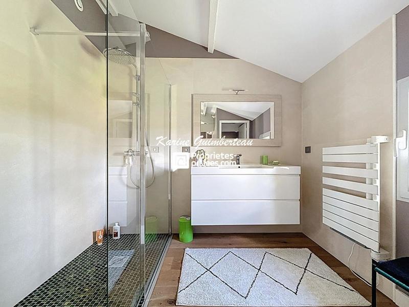 Maison - 321 m² - 8 pièces