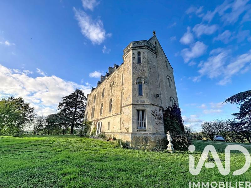 Maison - 890 m² - 18 pièces