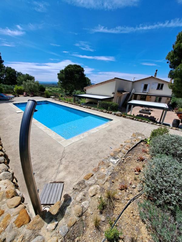 Propriété - 250 m² - 8 pièces