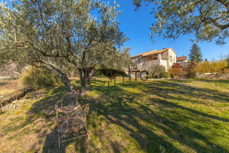 Maison - 286 m² - 9 pièces