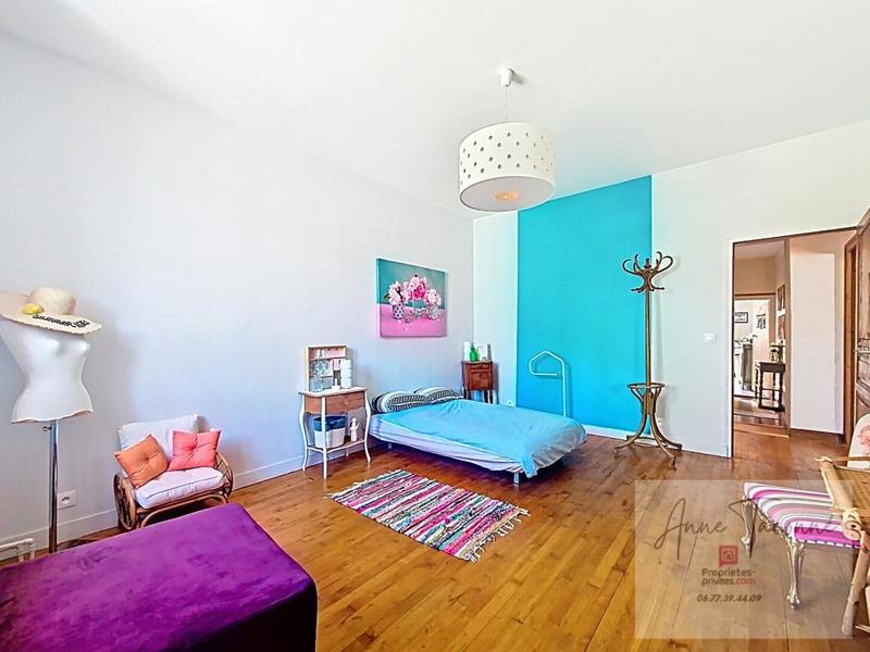 Maison - 245 m² - 7 pièces