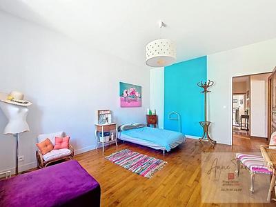 Maison - 245 m² - 7 pièces