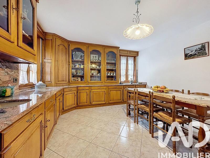 Maison - 290 m² - 8 pièces