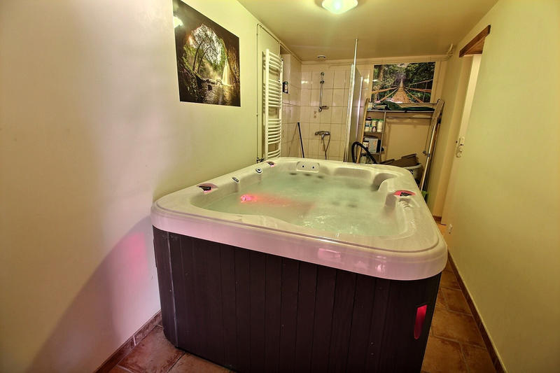 Demeure - 201 m² - 9 pièces