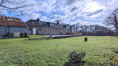 Maison - 185 m² - 9 pièces