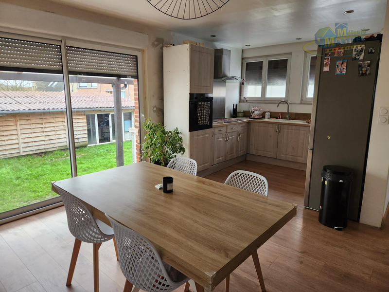 Maison - 92 m² - 5 pièces