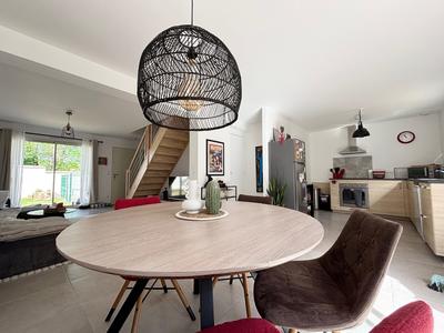 Maison traditionnelle - 94 m² - 5 pièces