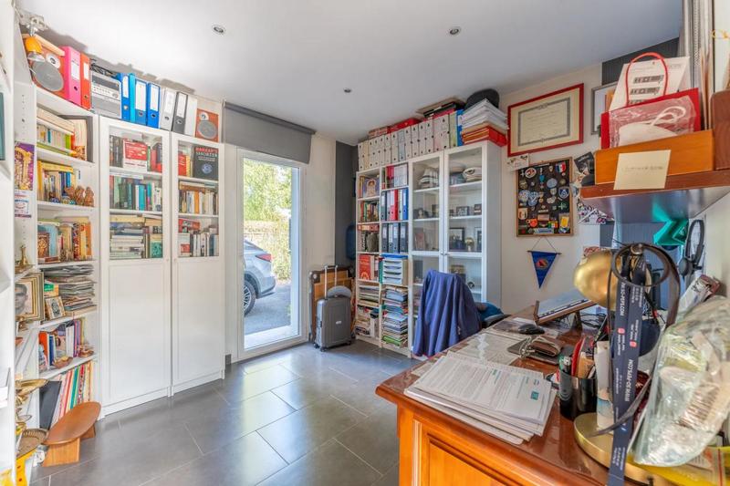 Propriété - 215 m² - 9 pièces