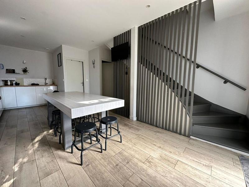 Appartement - 156 m² - 9 pièces