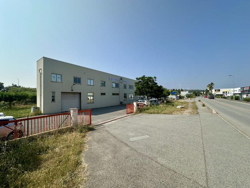 Local d'activités - 980 m²