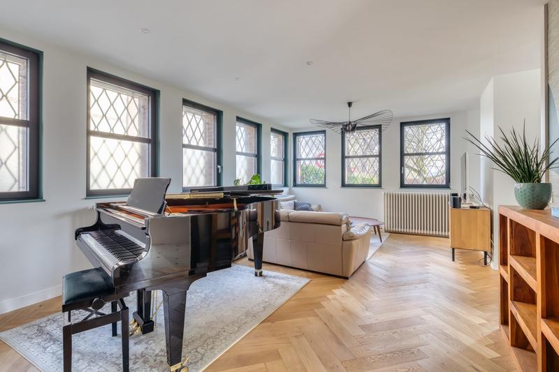 Maison - 327 m² - 10 pièces