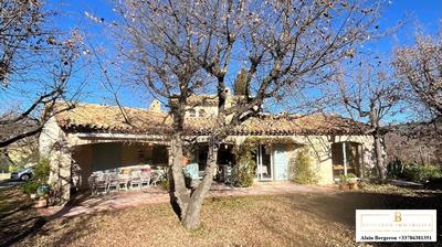 Maison traditionnelle - 157 m² - 6 pièces