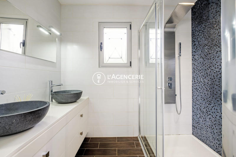 Maison - 180 m² - 5 pièces