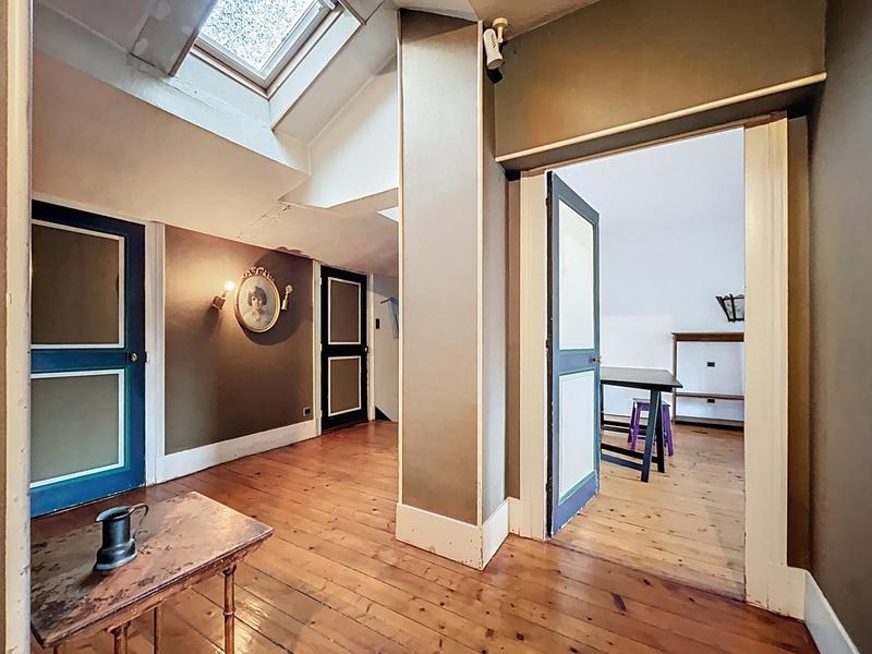 Maison - 261 m² - 8 pièces