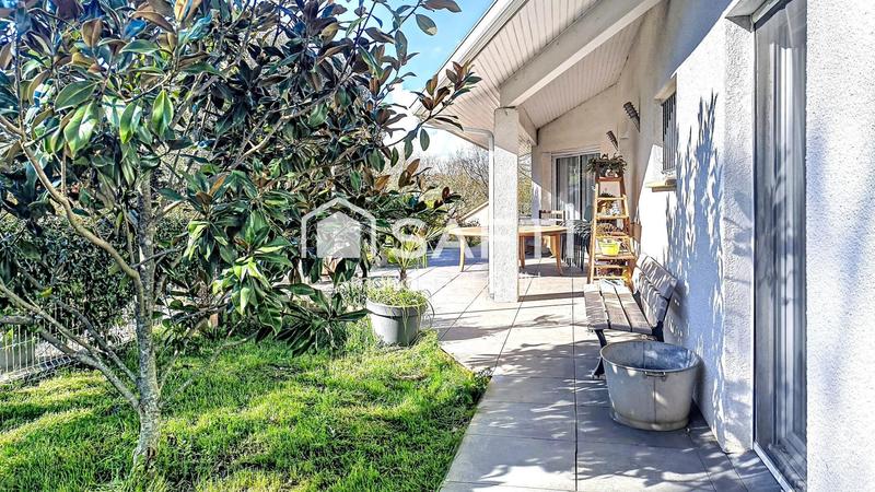 Maison - 200 m² - 8 pièces