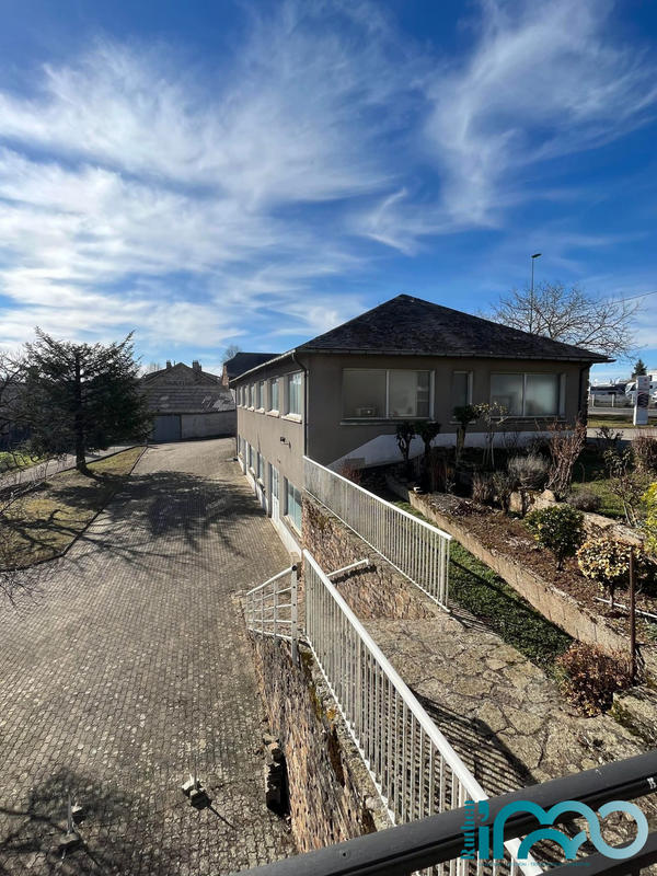 Maison traditionnelle - 185 m² - 8 pièces